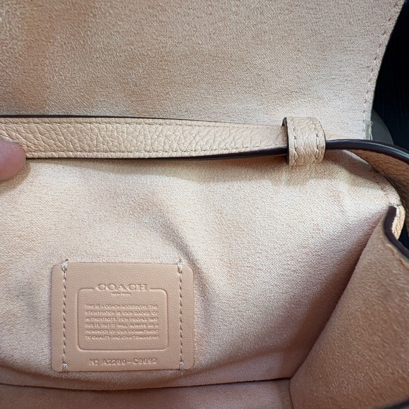 Coach Pink Floral Crossbody Bag

❤️❤️PRICE DROP FOR THE NEXT 2 hours❤️❤️ - Picture 9 of 16